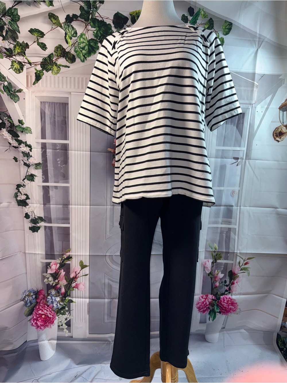 2007-d&Co Black & White Striped Pantsuit-2 Piece Set